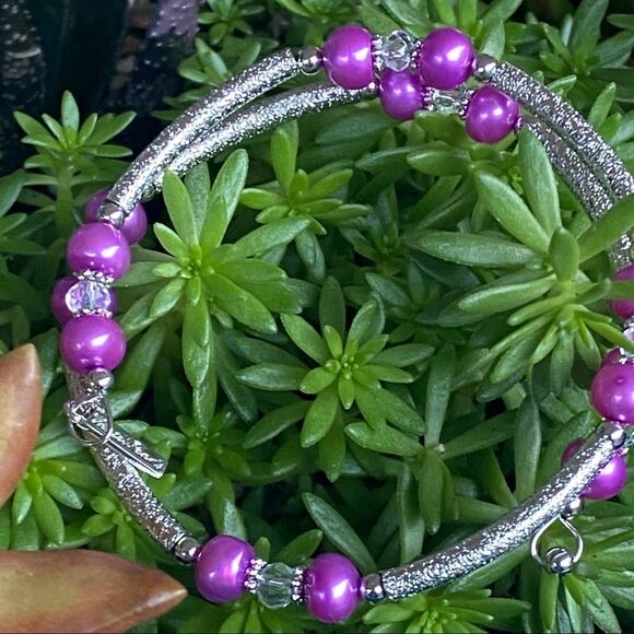 Vantel Pearl Co.  Fuchsia Fusion Bracelet. $16 ea or bundle 3 for $25 - Picture 1 of 11
